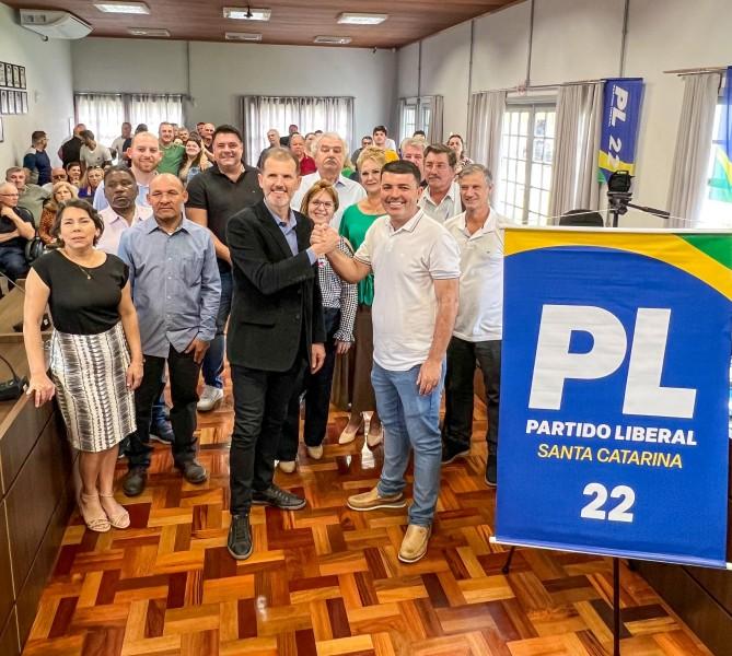 Convenção do PL define Rafael Frello como pré-candidato a vice-prefeito ao lado de Franqui Salvaro