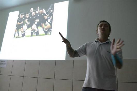Alunos conhecem cultura Maori sem sair da sala de aula