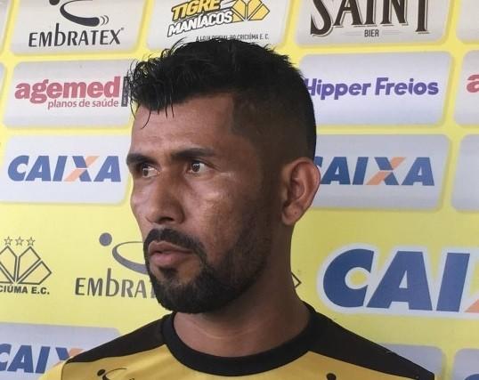 Marlon renova com o Tigre