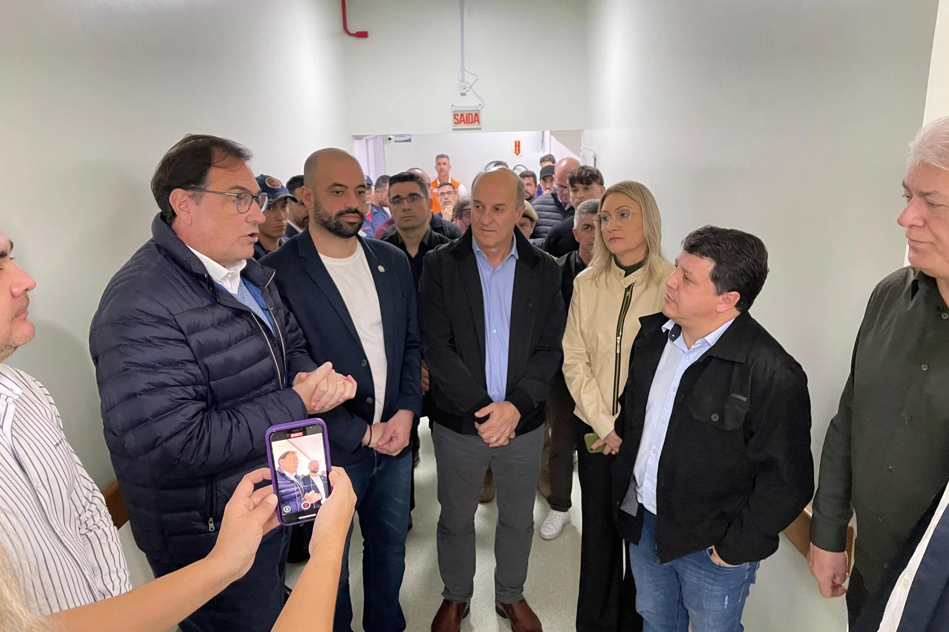 Governador em exercício esteve em Praia Grande neste domingo