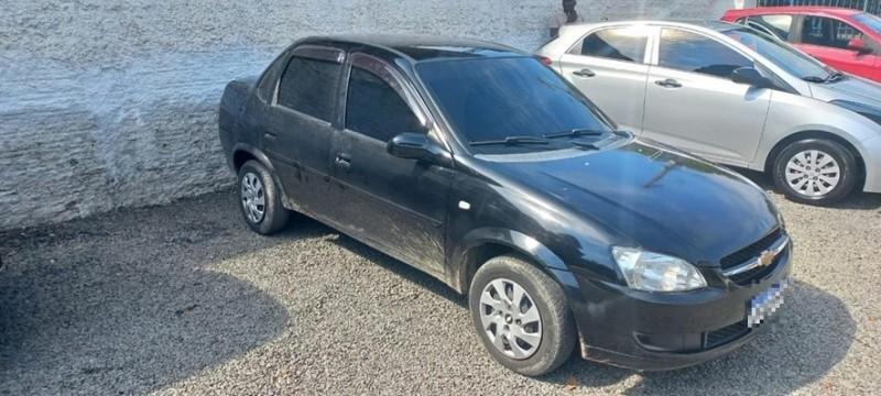 Carro que era utilizado para praticar furtos na região é apreendido pela PM em lavação de Criciúma