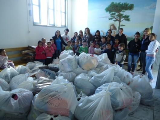 Casa-Lar recebe mais de 2,5 mil peças de roupas 