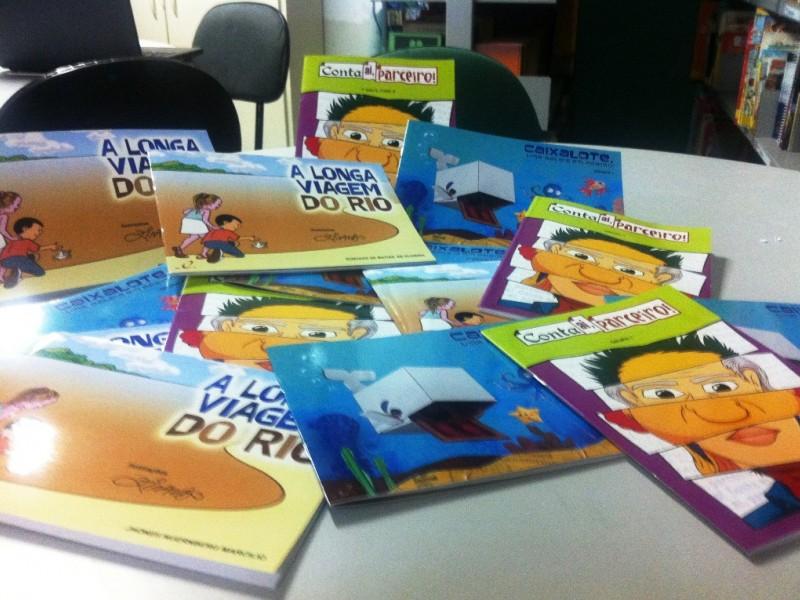 Estudantes lançam livros escritos em sala de aula
