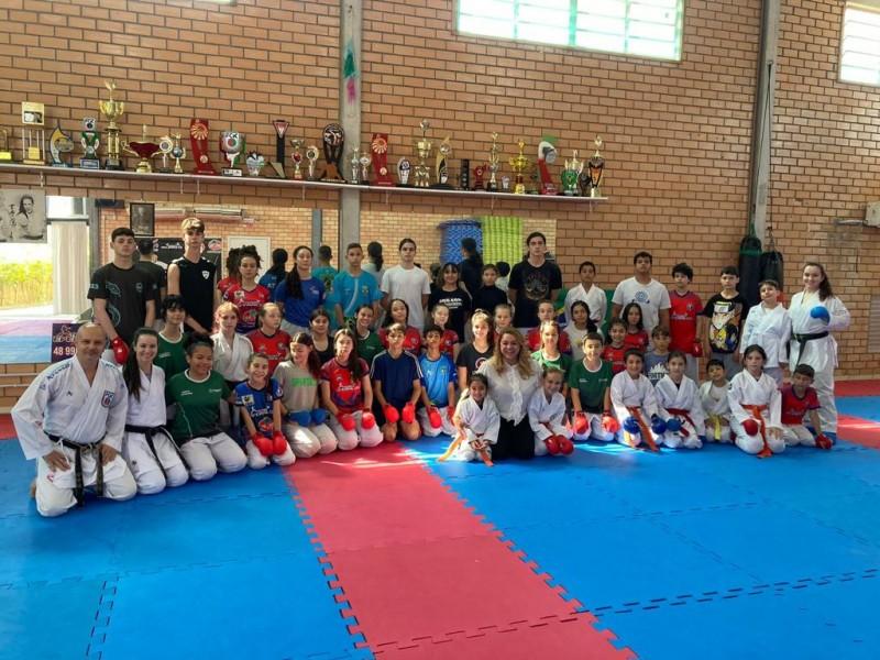 Com recorde de atletas inscritos, Içara participa de mais uma etapa do Estadual Escolar de Karatê