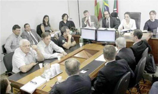 Após protesto, encontro promove avanço na avicultura 