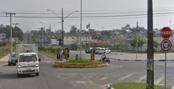Tráfego na rótula da Avenida Gabriel Zanette é observado de perto pela DTT