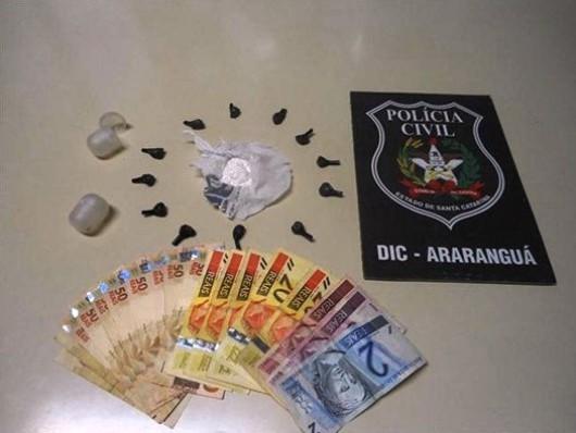 Mulher é presa em Araranguá por tráfico de drogas