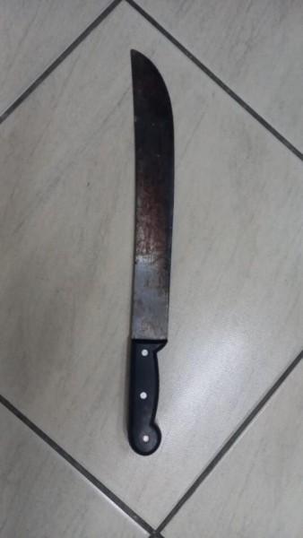 Tentativa de homicídio: homem é atacado pelo vizinho com golpes de facão em Sombrio
