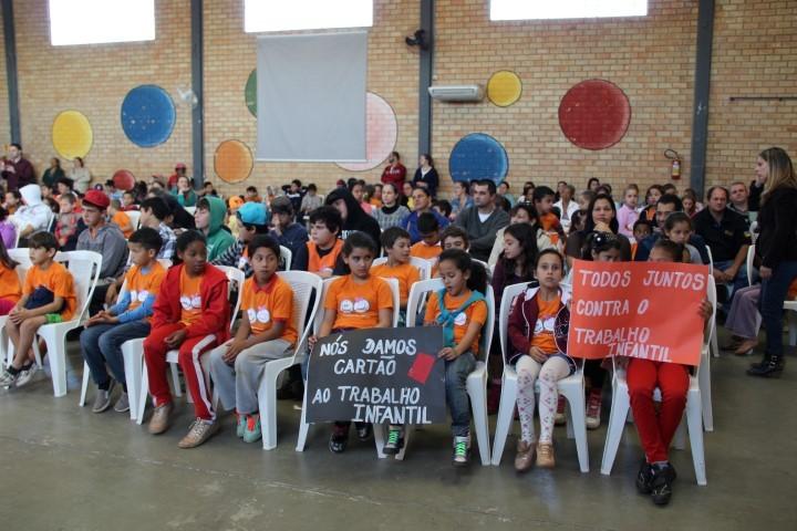 Içara promove ação “Cartão Vermelho ao Trabalho Infantil”