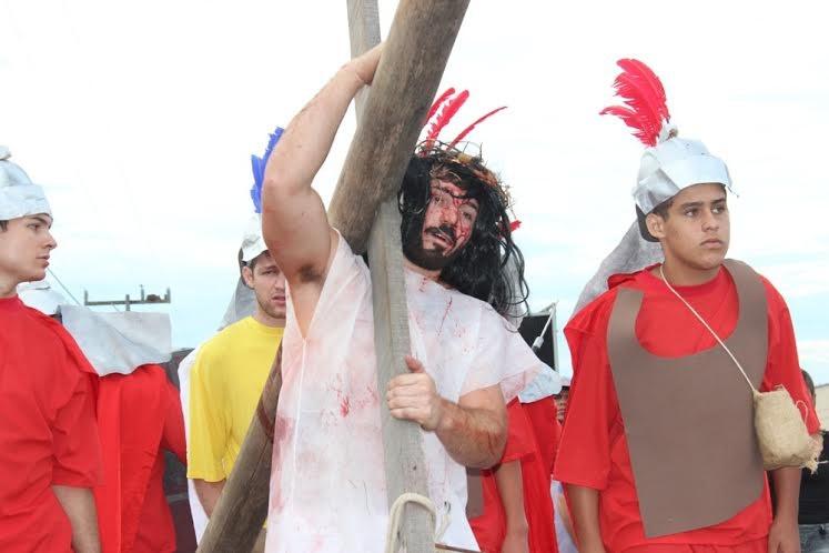 Fiéis acompanham Paixão de Cristo na Mina União