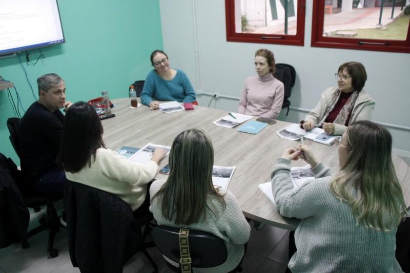 Pró-idiomas oportuniza novos aprendizados a professores e alunos da Pós-graduação Unesc
