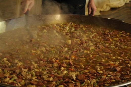 Com 200 quilos de ingredientes, Abadeus promove a 4ª edição da Paella Beneficente