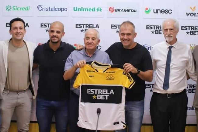 Vídeo: Minotto afirma interesse do Criciúma em renovação de contrato com Eduardo Baptista
