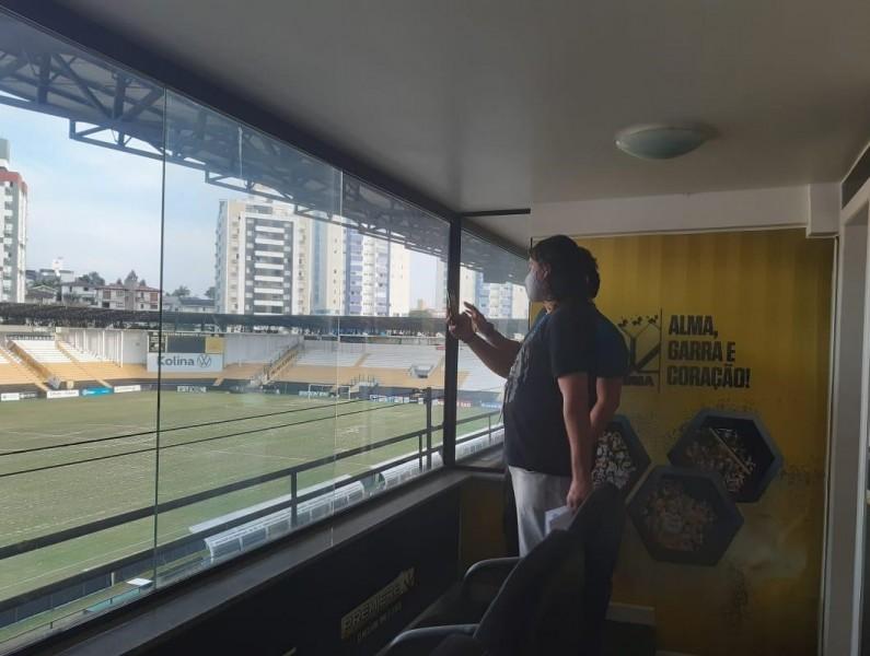 Estádio Heriberto Hülse é vistoriado pela CBF para instalação do VAR