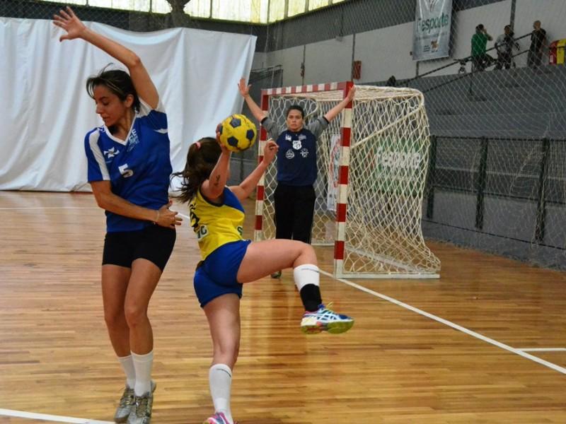 Handebol feminino vence primeira partida nos Jasc