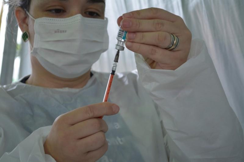 Morro da Fumaça vacina pessoas de 58 e 59 anos e caminhoneiros