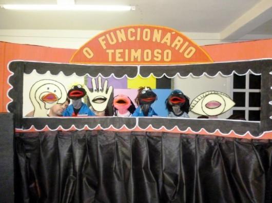 Crianças apresentam teatro para conscientizar funcionários quanto à segurança no trabalho