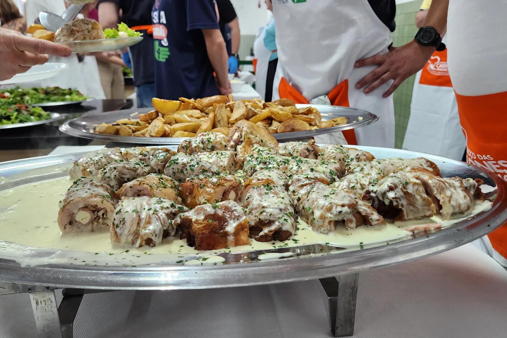 Almoço das Carnes Brancas reúne aproximadamente 700 pessoas no Bairro da Juventude