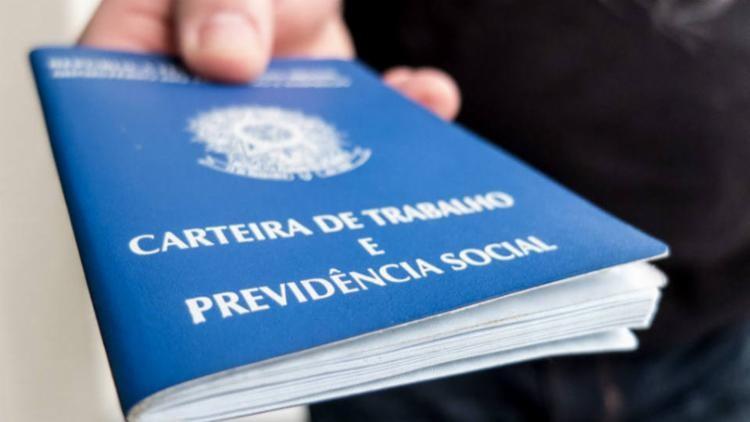 Brasil fecha quase 21 mil empregos formais em 2017