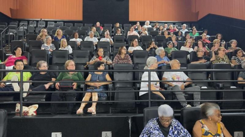 Projeto 'Viva pra valer' do Nações Shopping, leva Serviço do Idoso da Afasc para as salas de cinema