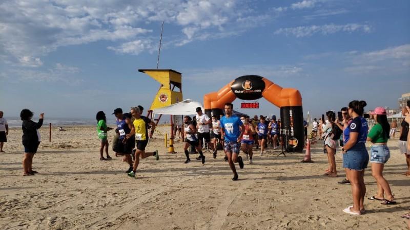 Corrida Rústica de Verão envolve adultos e crianças em Balneário Arroio do Silva