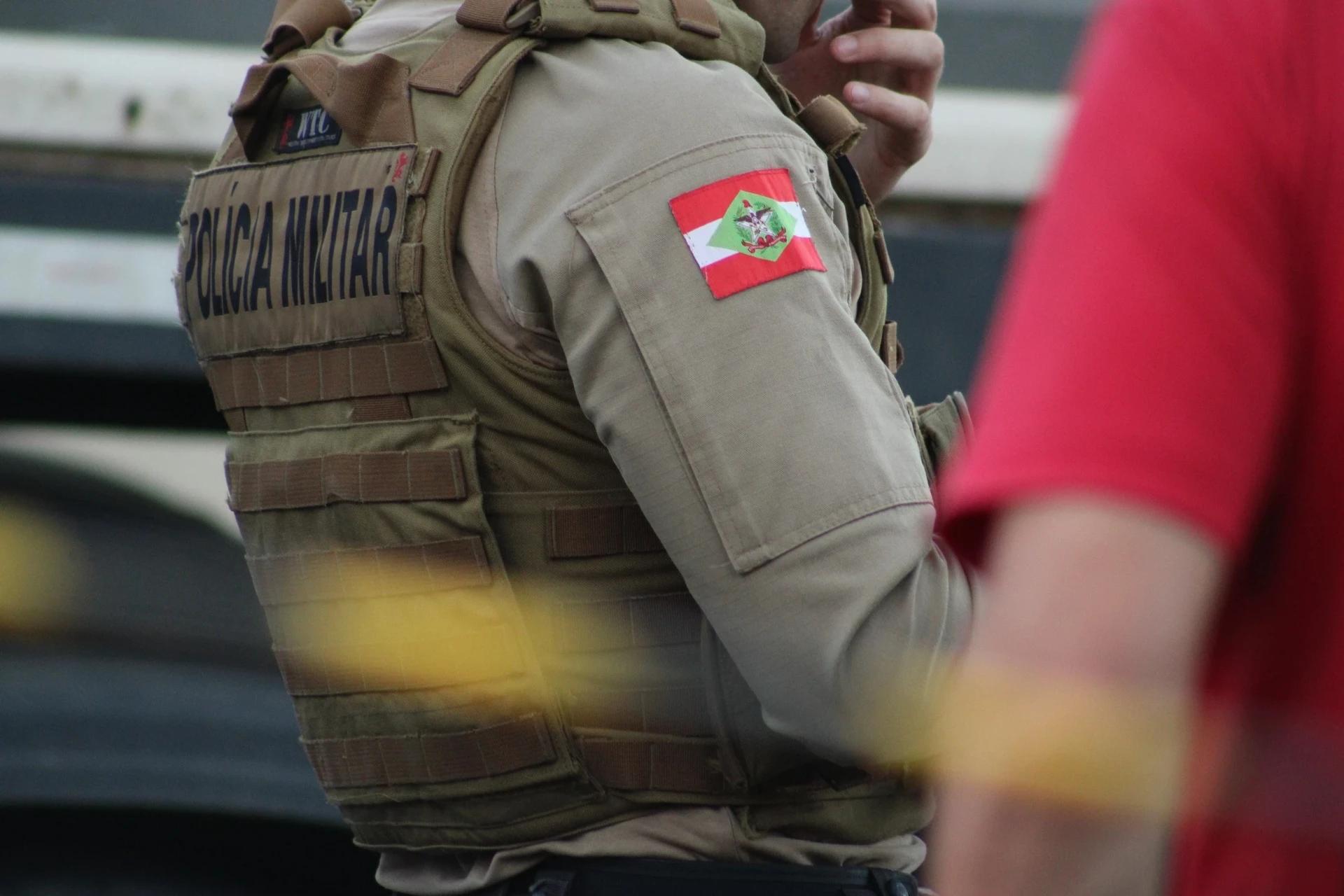 Briga de trânsito resulta em ameaça com arma de airsoft