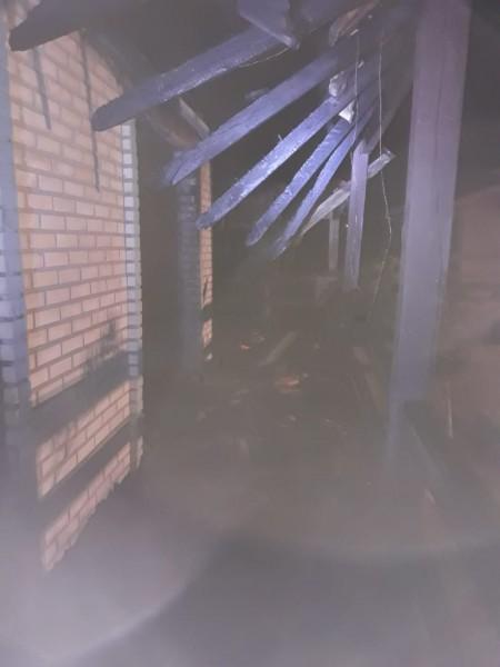 Residência é parcialmente destruída por incêndio em Imbituba 