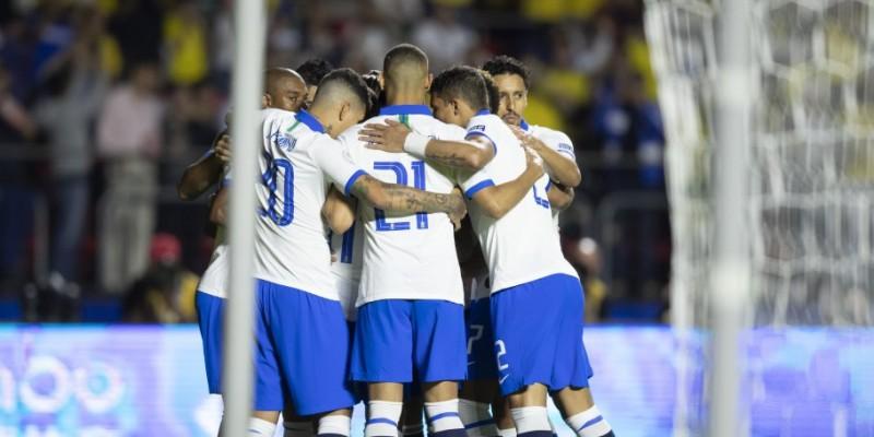 Brasil vence Bolívia por 3 a 0 na estreia