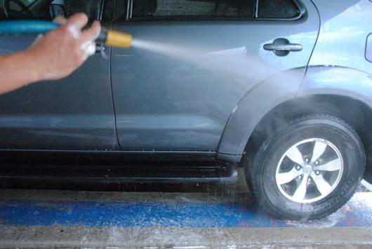 Lavações de carro precisam de adequar às regras ambientais para funcionamento