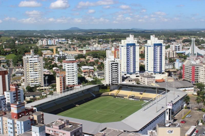 Prefeitura de Criciúma oficializa permissão de público no Heriberto Hülse 