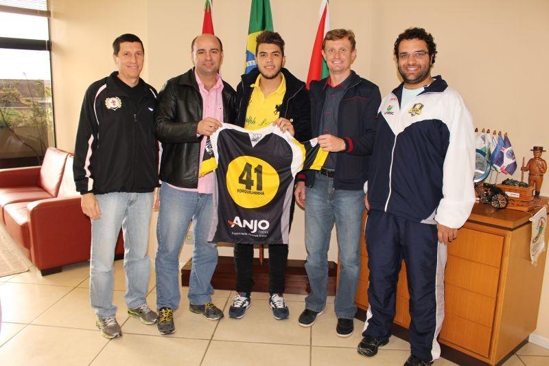 De férias, ex-atleta do Anjo Futsal retorna a Forquilhinha