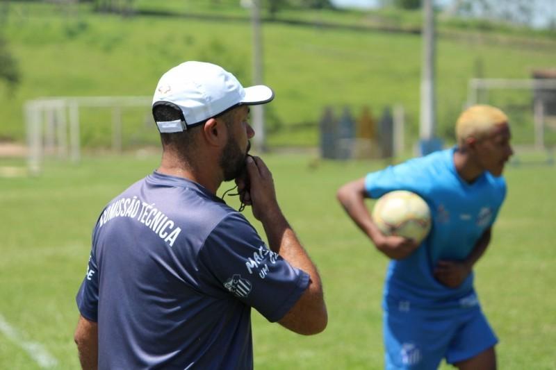Caravaggio: técnico Serraninho e lateral Jackson são suspensos e estão fora da final 