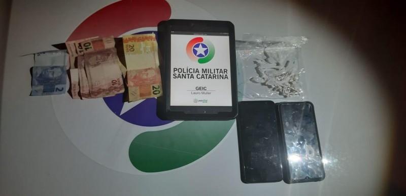 Adolescentes são apreendidos por tráfico de drogas em Lauro Müller 