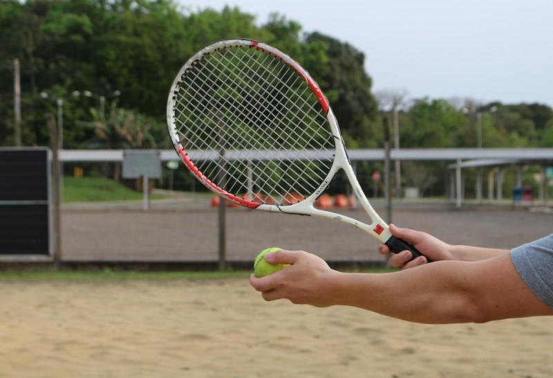 Colégio Satc inicia aulas de Beach Tennis, Skate e Xadrez