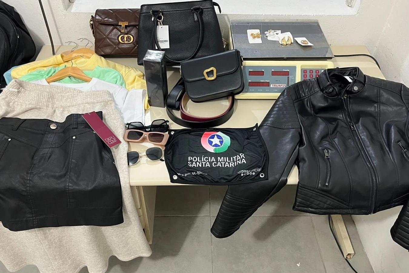 Homem é preso em flagrante após invadir loja de roupas e furtar produtos em Tubarão