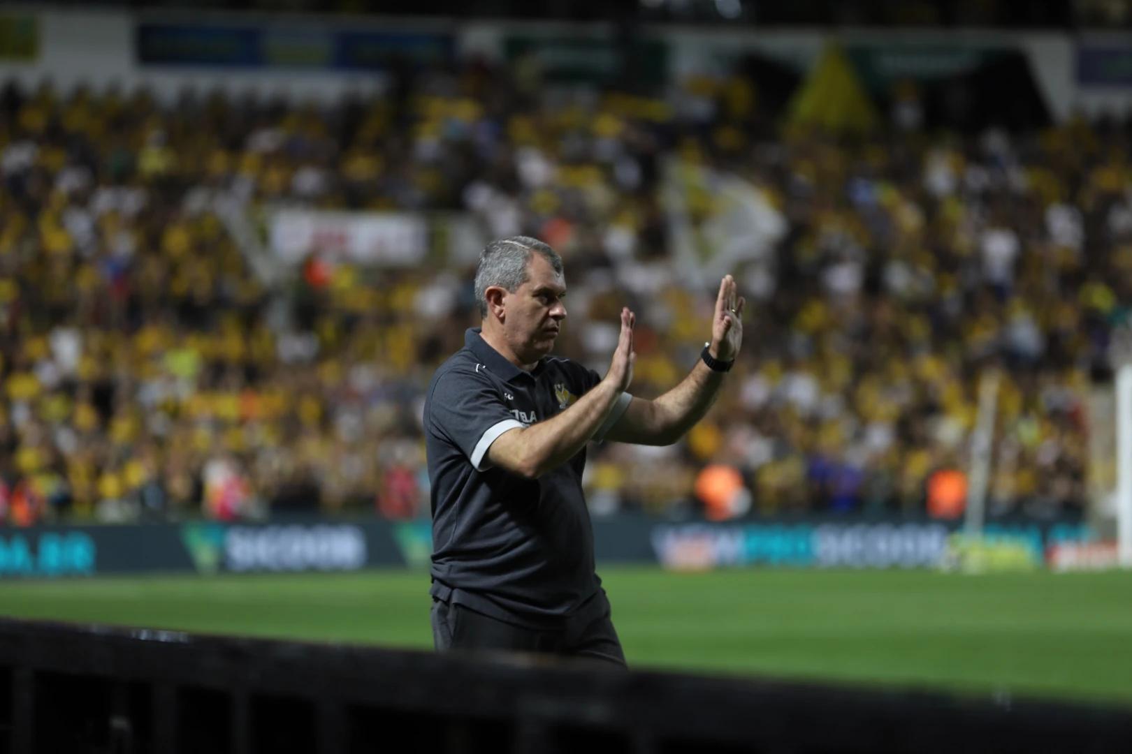 Cláudio Tencati mantém confiança no elenco e afirma: ‘temos que acreditar’