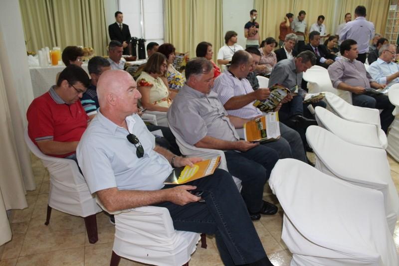 Governo de Araranguá lança revista de prestação de contas