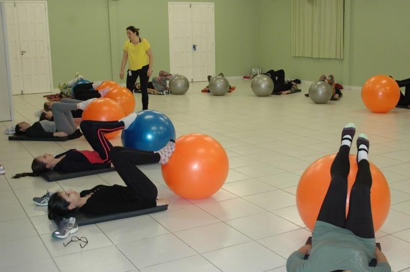 Pilates melhora postura, agilidade e traz disposição a alunas