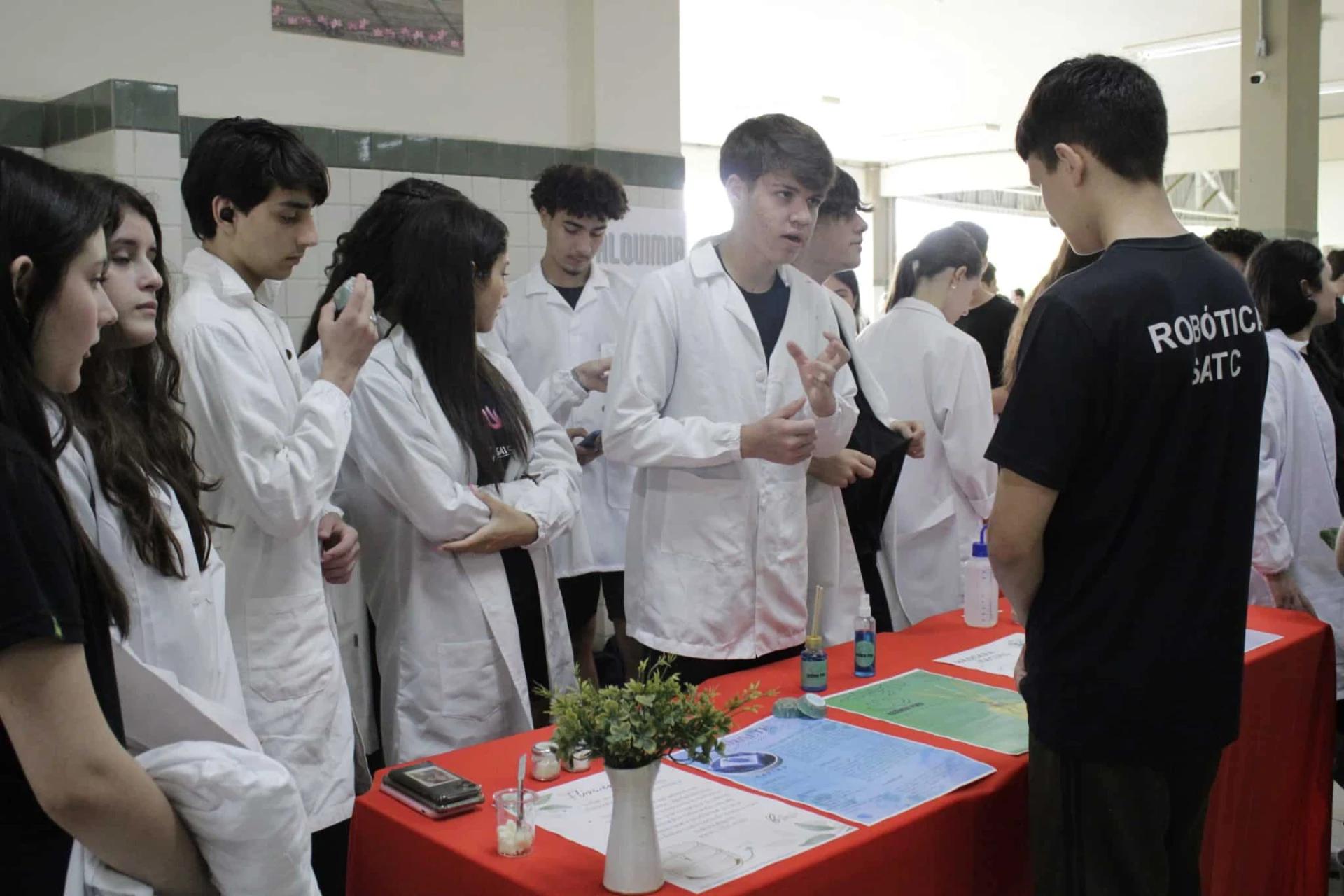 Disciplinas eletivas ampliam vivências e apoiam escolhas no Ensino Médio do Colégio Satc