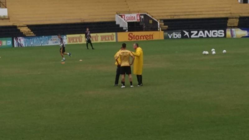 Confusão e conversa ao pé do ouvido: a tarde de treino do Tigre