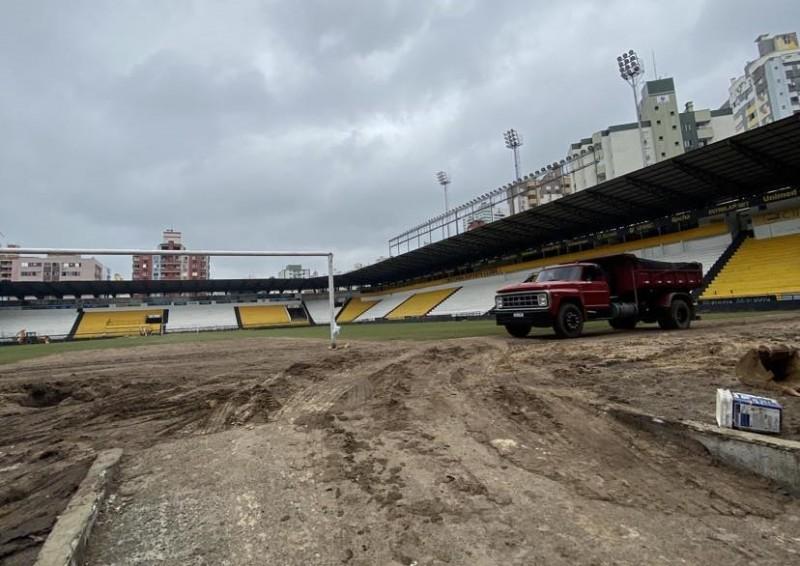 Gramados do Heriberto Hülse e do Centro de Treinamento passam por revitalização
