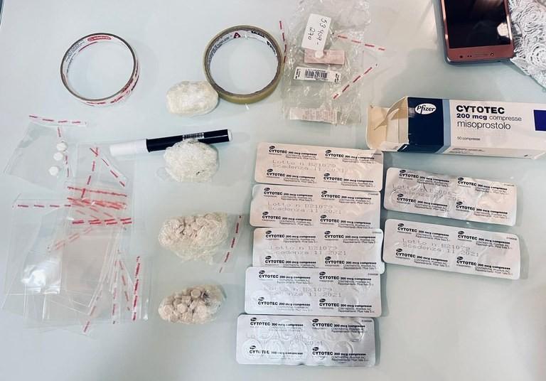 Polícia Federal combate comercialização irregular de medicamentos importados em Criciúma