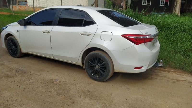 Carro roubado durante assalto à mão armada é recuperado pela PM