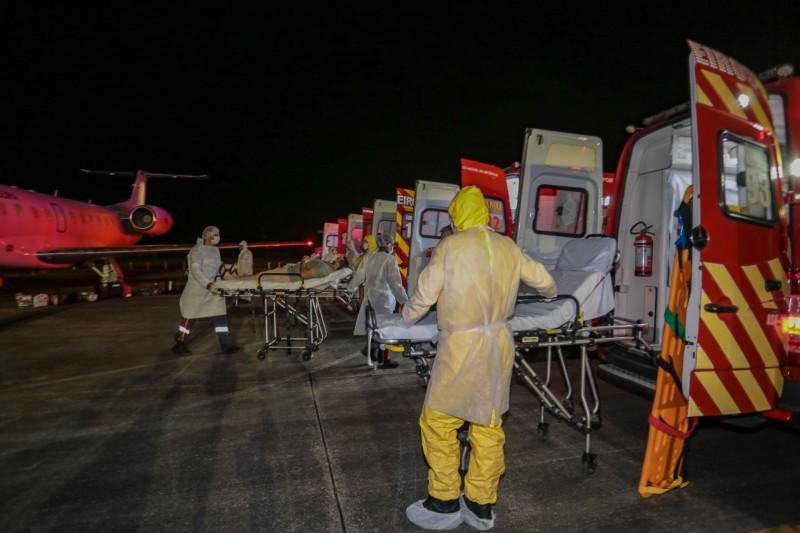 Santa Catarina recebe 11 pacientes transferidos de Manaus para tratamento da Covid-19