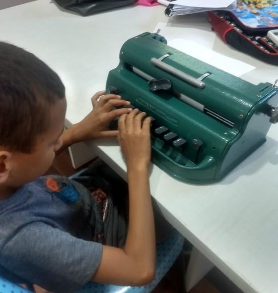 Rede Municipal de Ensino disponibiliza atendimento em Braille