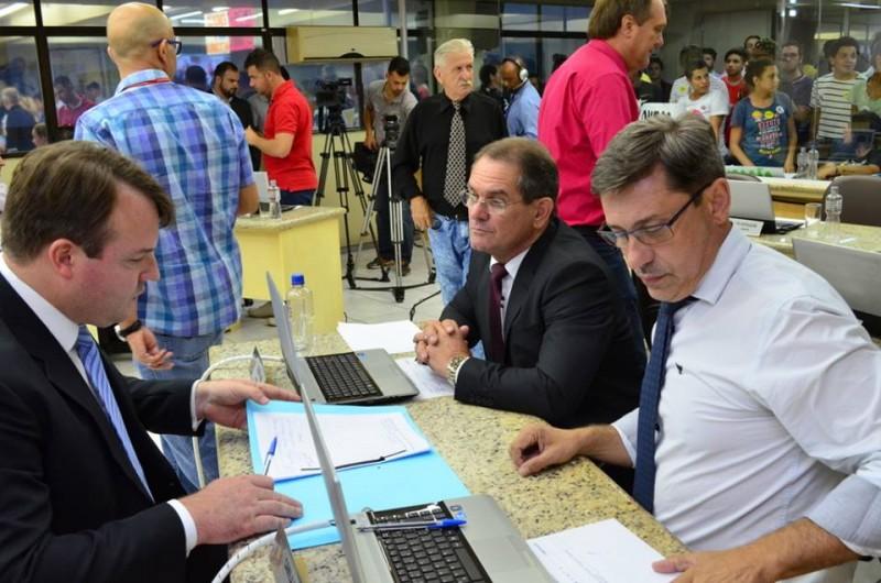 Sem votação, Prefeitura vai contratar temporários