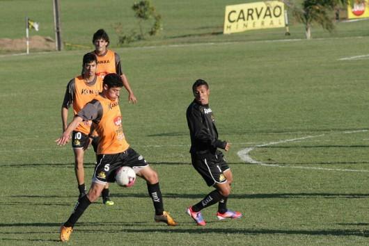 Possebon não treina e deve ficar fora do confronto com o Bragantino
