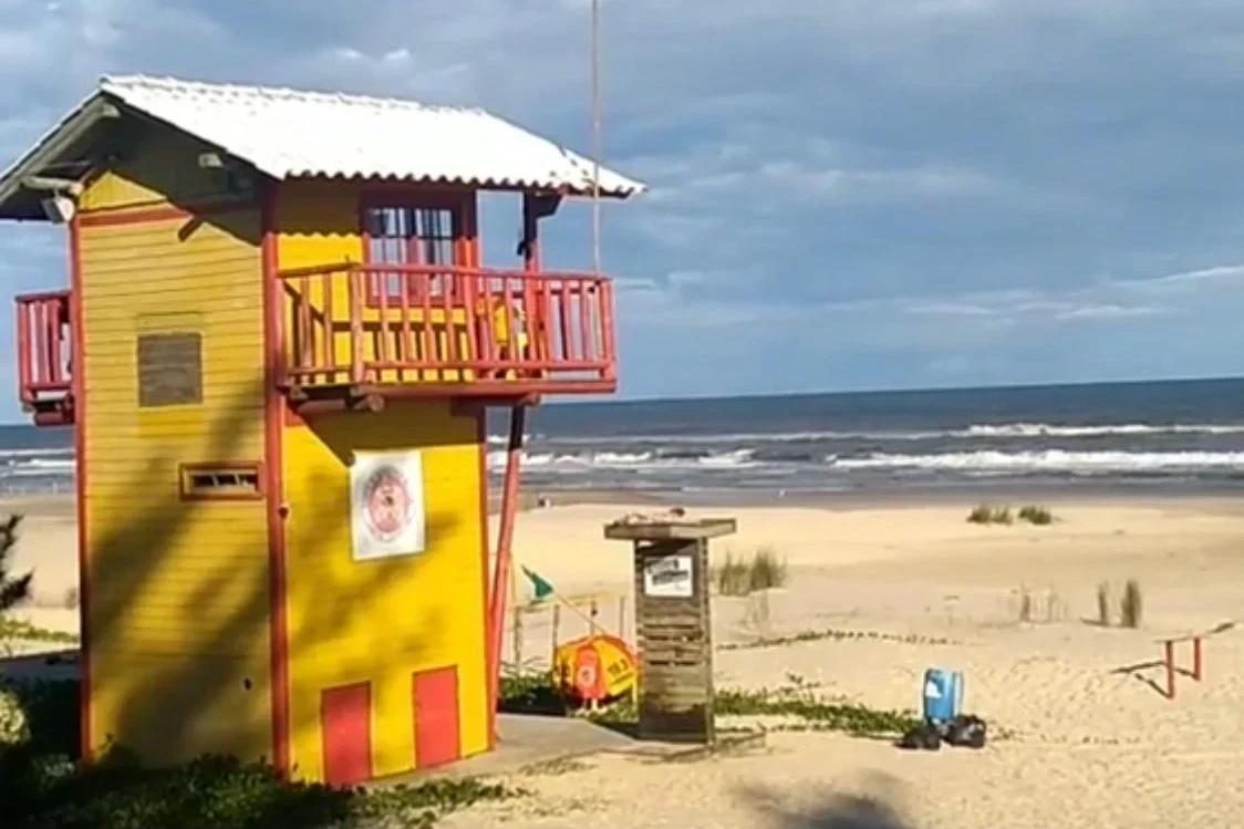 Banhista é encaminhado ao hospital após afogamento no mar