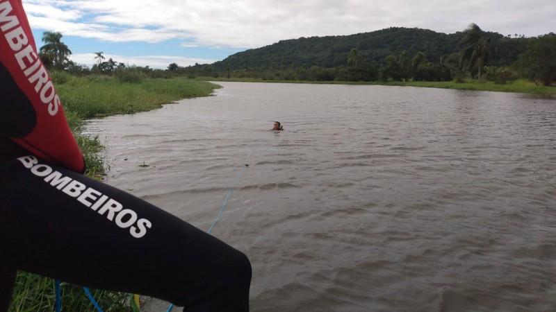 Bombeiros encontram corpo de homem que desapareceu após cair de jet ski em Imbituba