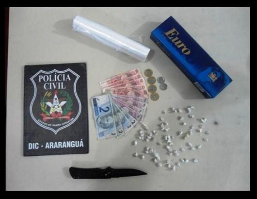 Adolescente é flagrado quando fazia a entrega de 66 pedras de crack